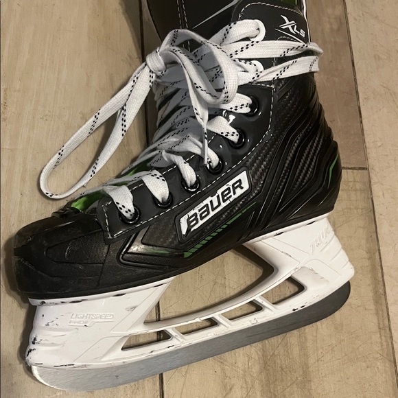Junior - 2.5 - Bauer Black and White Hockey Skates with Neon Green Accents - Picture 3 of 16